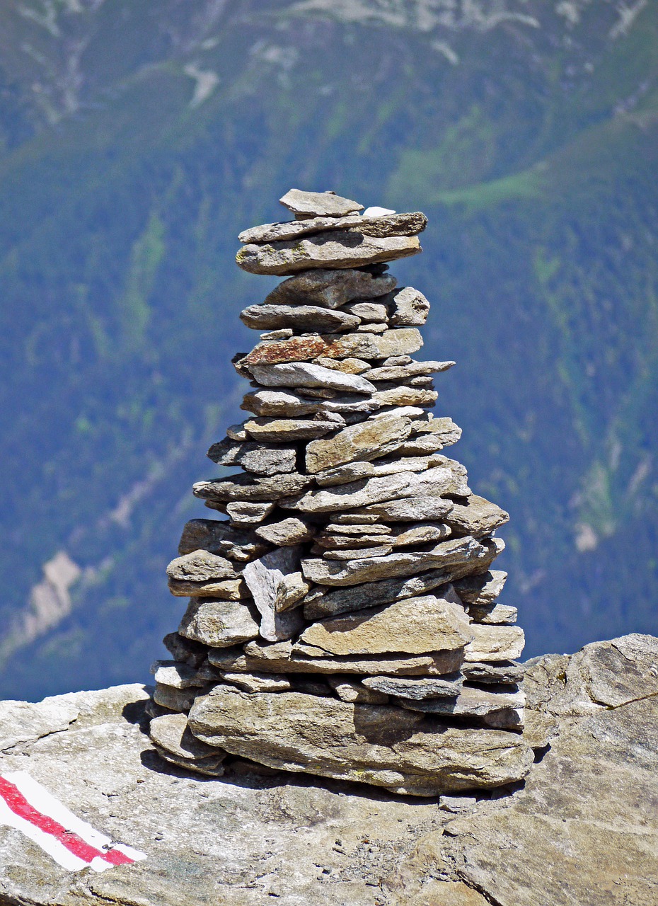 alpine cairn wegemarkierung free photo