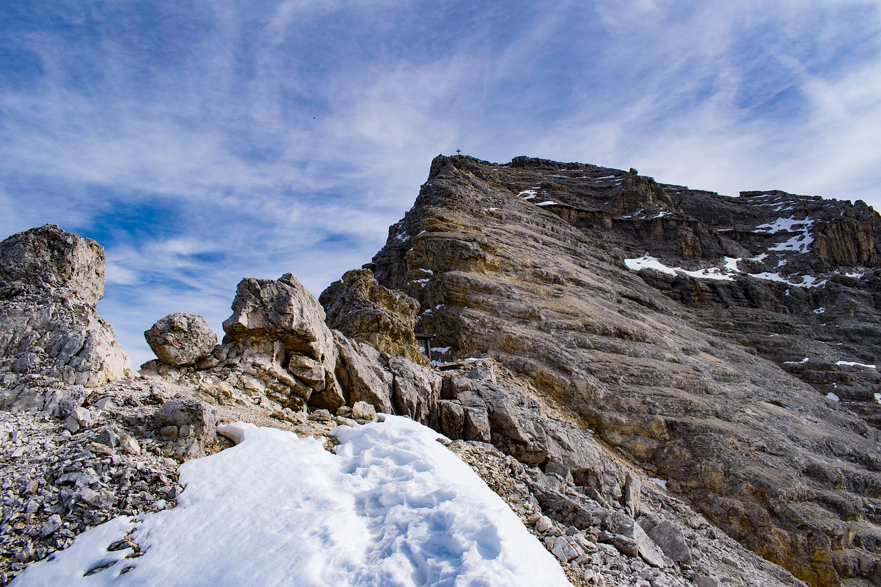 alps top cross free photo