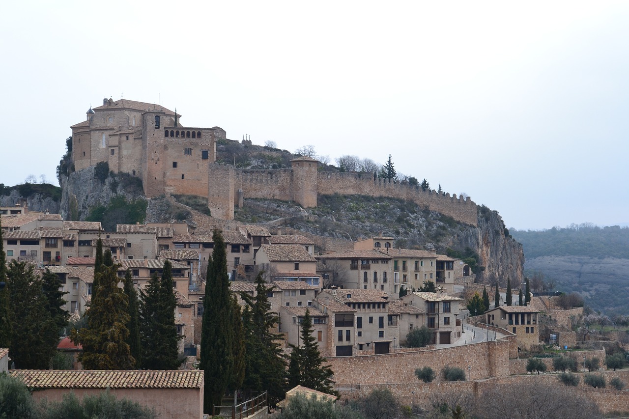 alquezar huesca people free photo