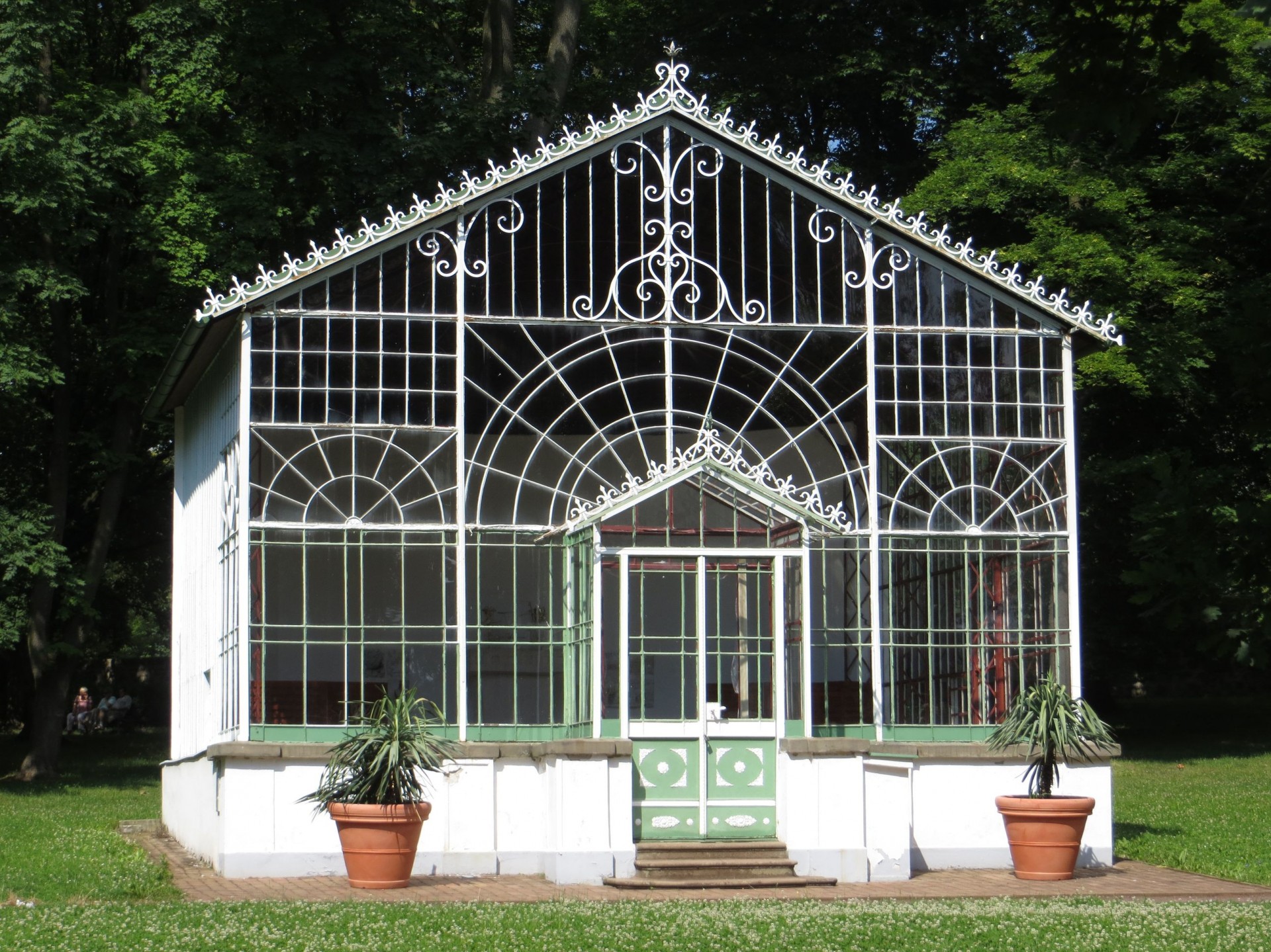 gazebo park gazebo in the park free photo