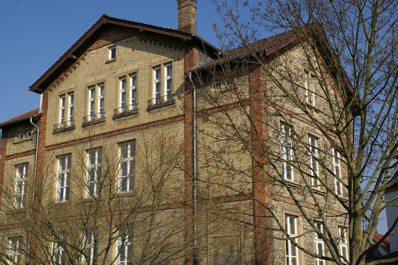 alte realschule gernsheim brick wall free photo