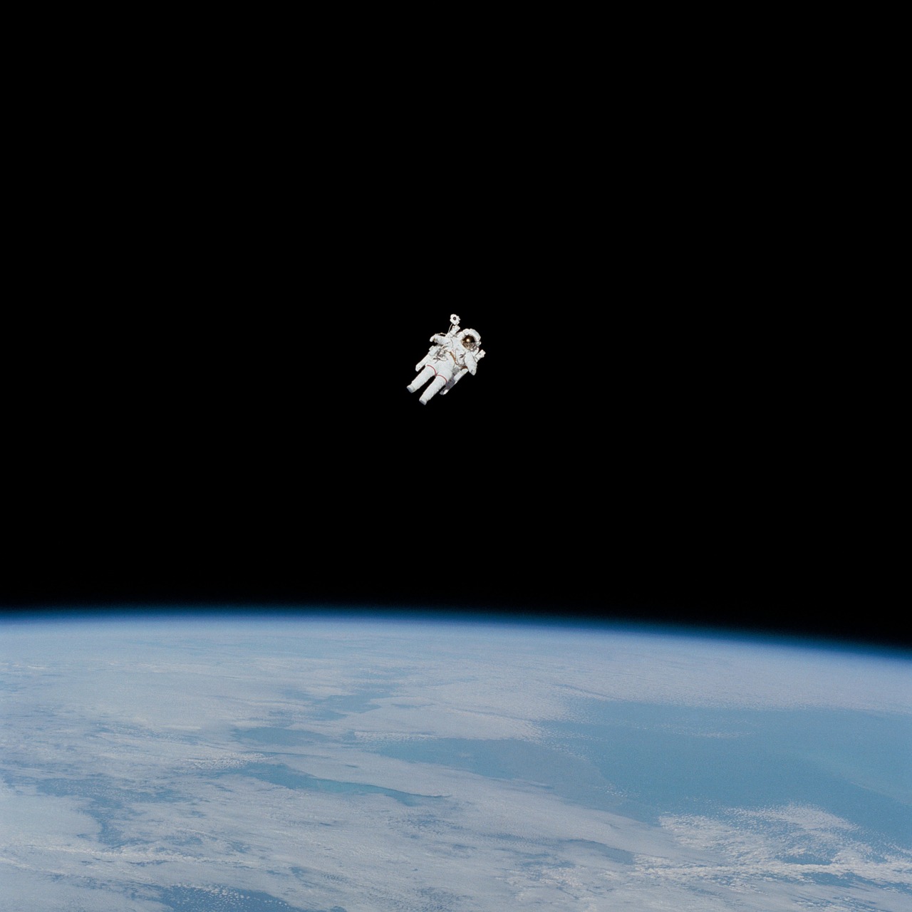 amazing stunning astronaut free photo