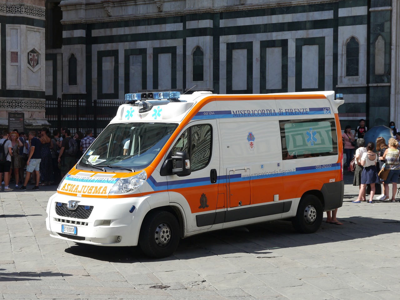 ambulance emergency services italy free photo