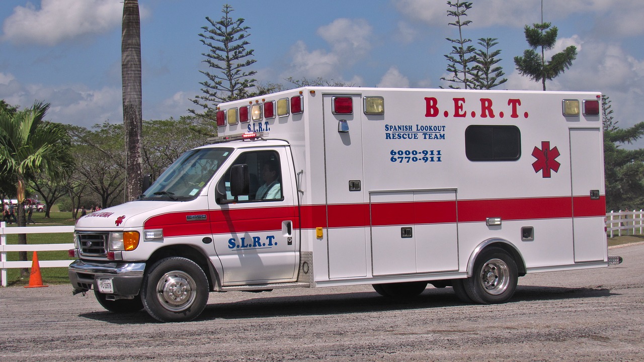 ambulance help rescue free photo