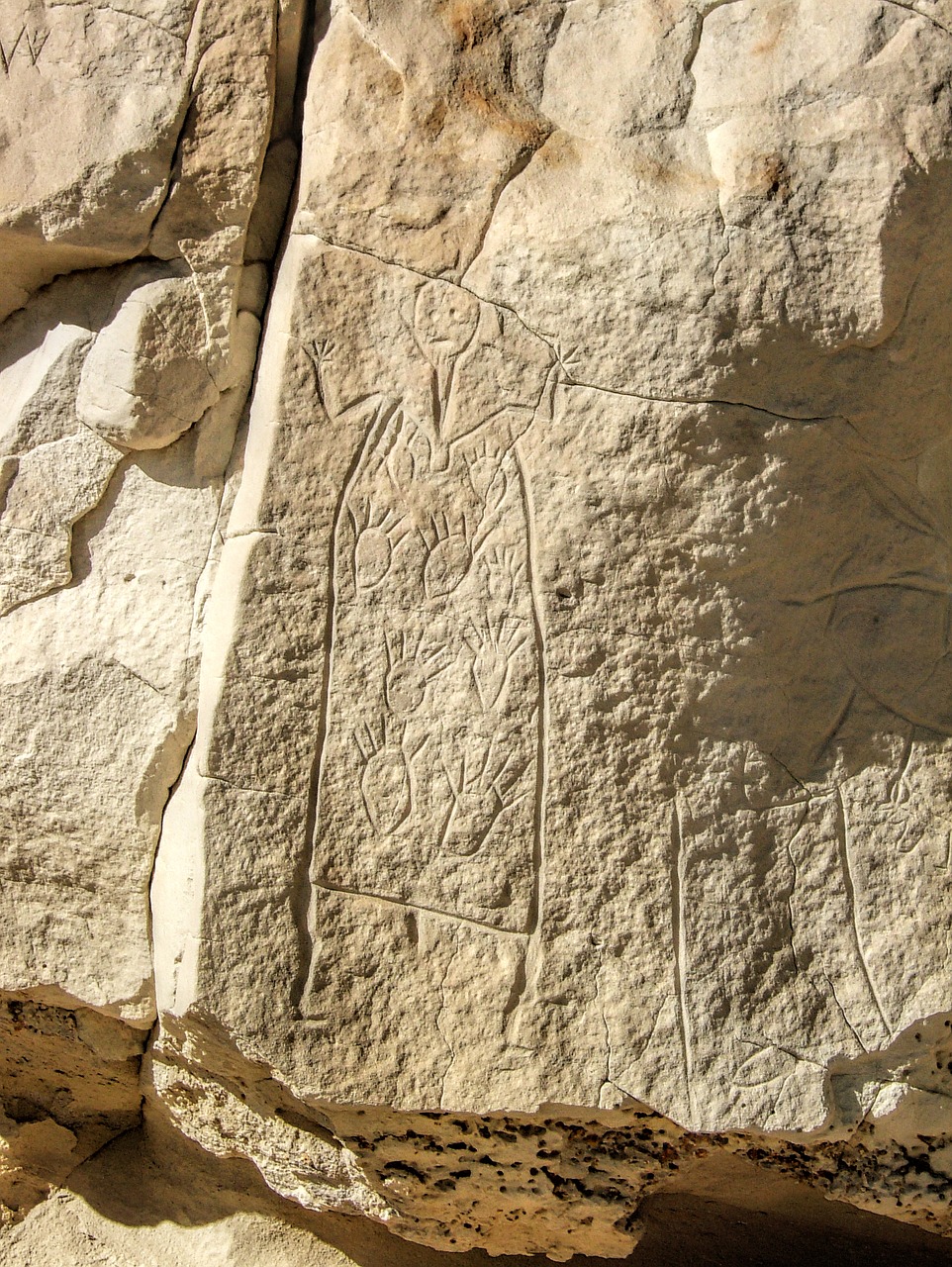 american indian petroglyphs free photo