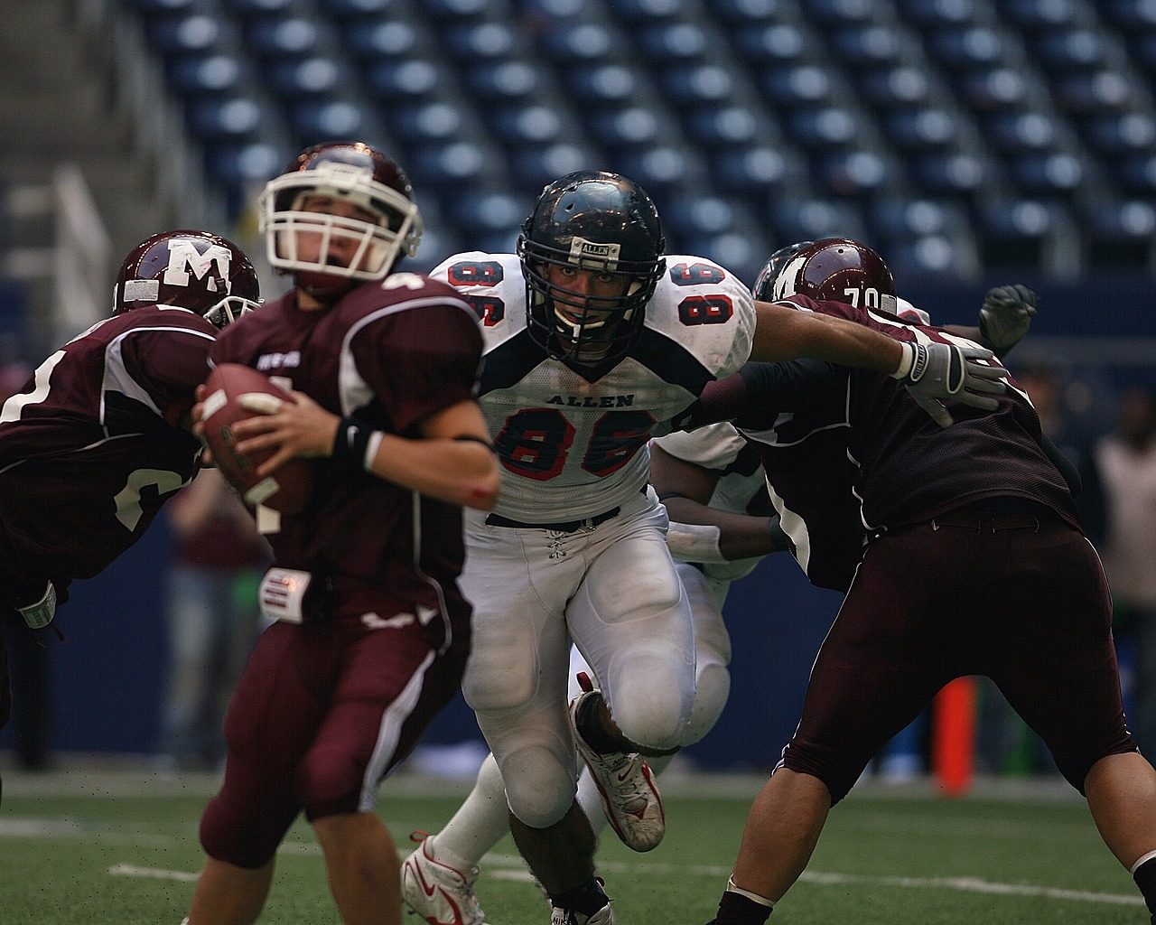 american football attacking players free photo