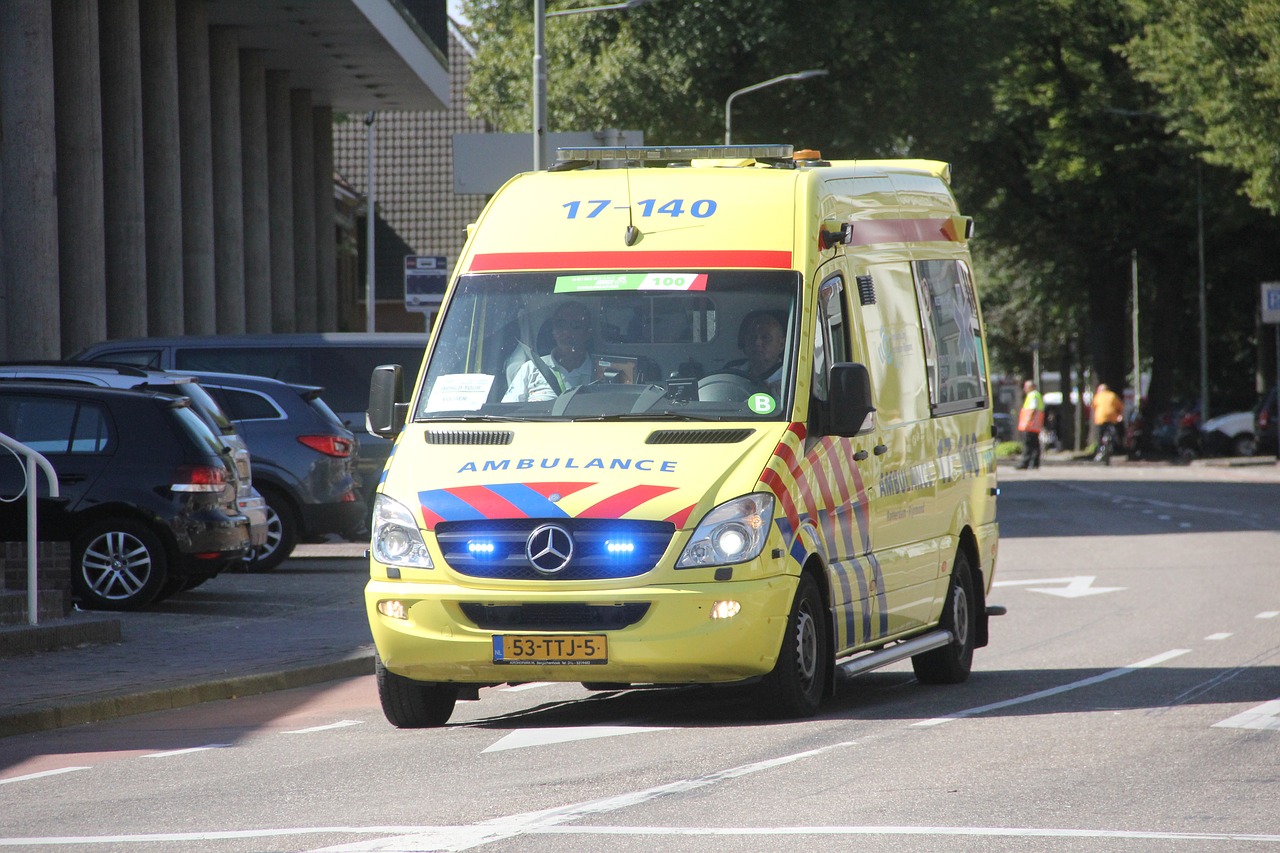 amnulance  medical care  sittard free photo