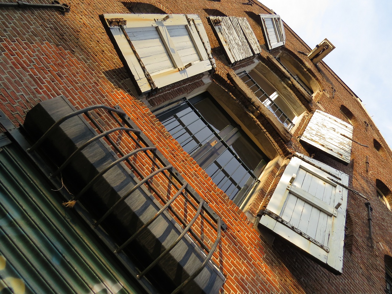 amsterdam windows sky free photo