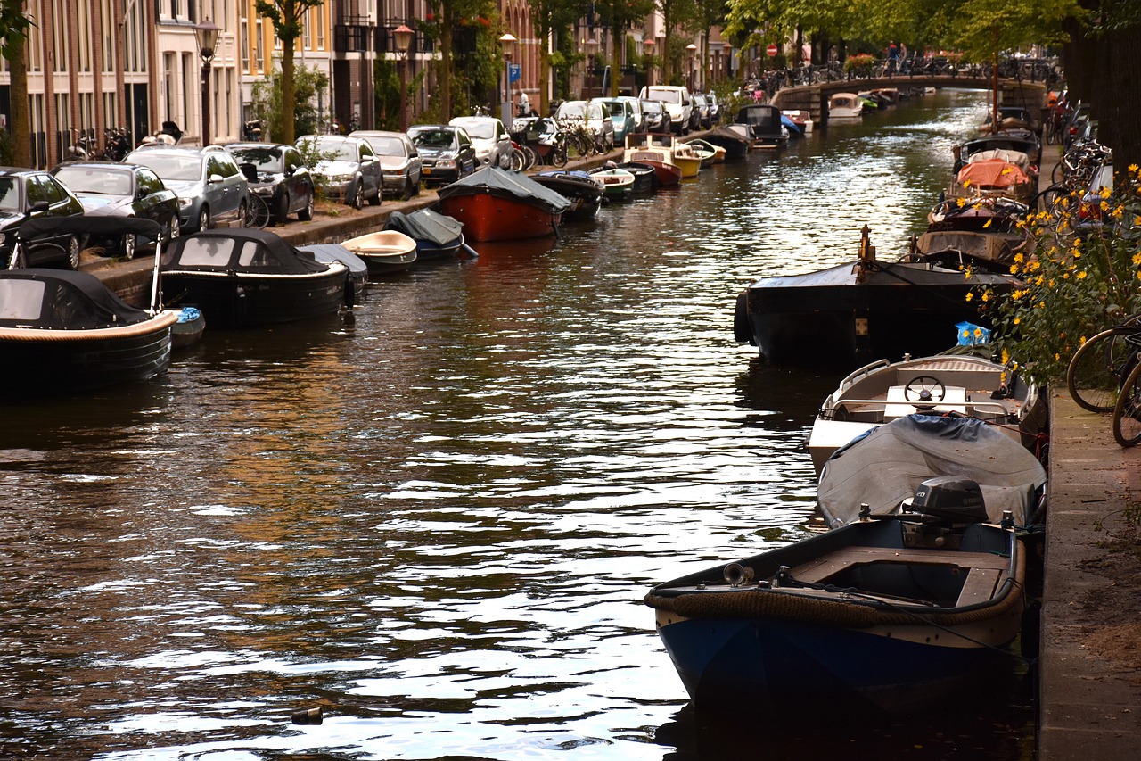 amsterdam canal boot free photo