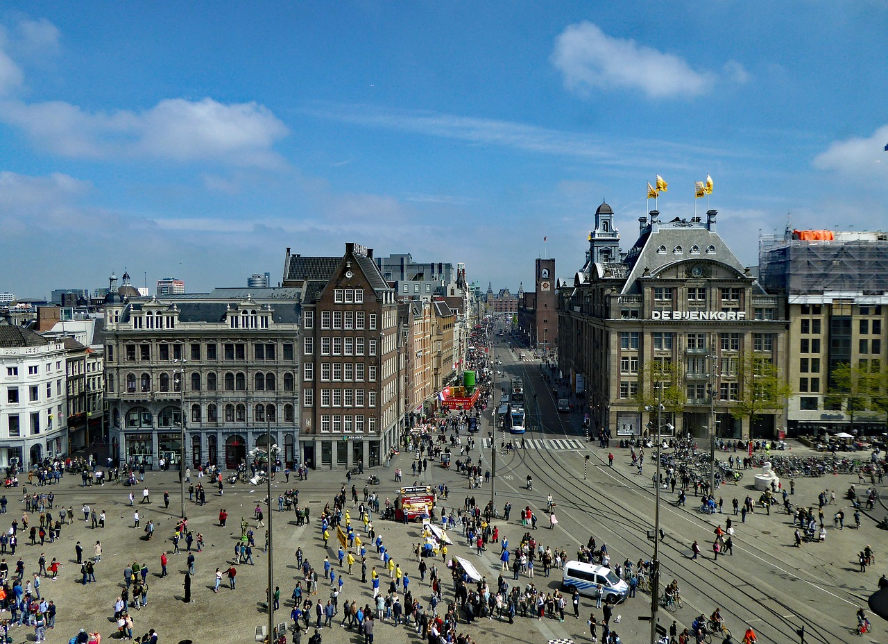 amsterdam a view in the direction of the train station shopping free photo