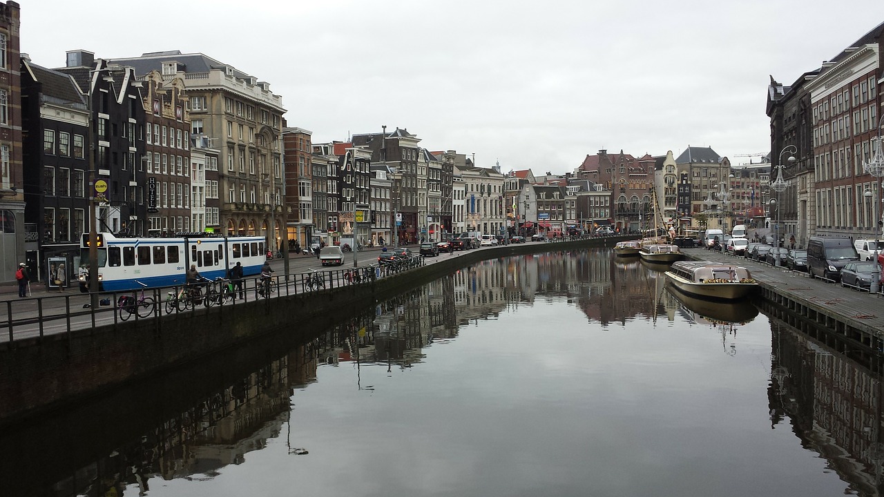 amsterdam canal rokin free photo