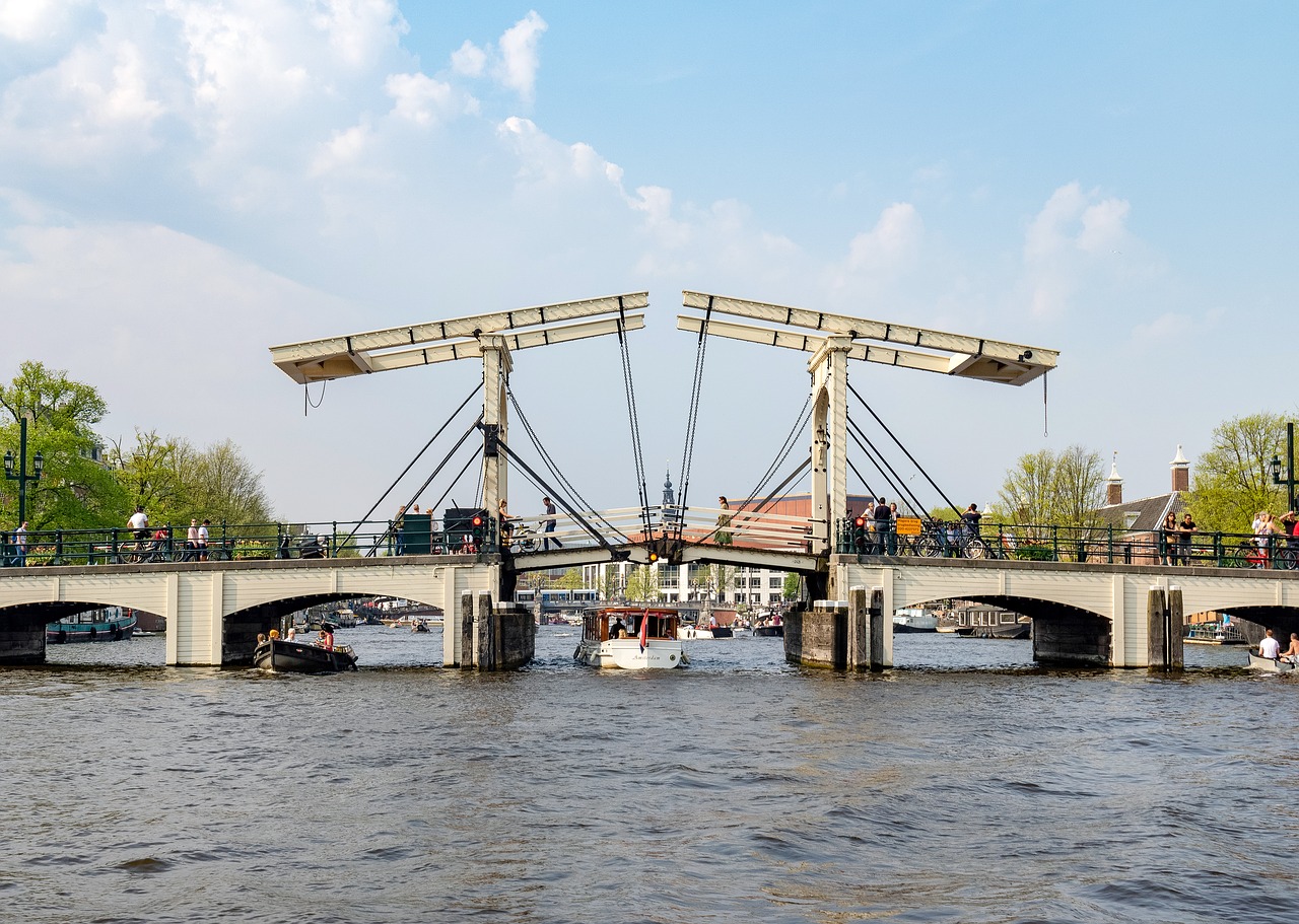 amsterdam  magere brug  wooden bridge free photo