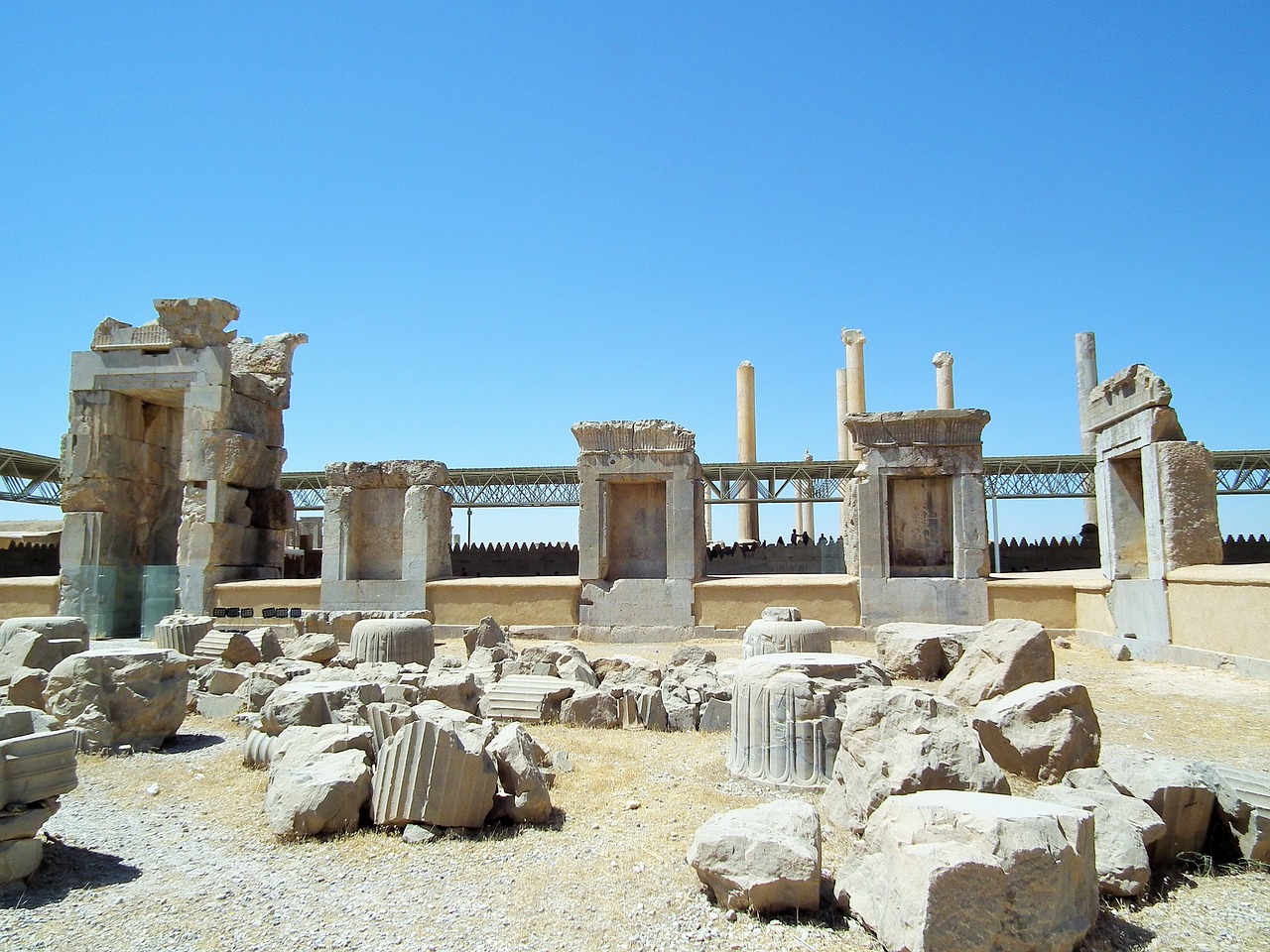 ancient ruins persepolis shiraz free photo