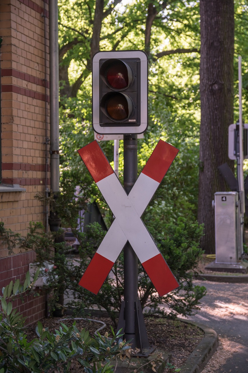 andreaskreuz  traffic lights  traffic light signals free photo
