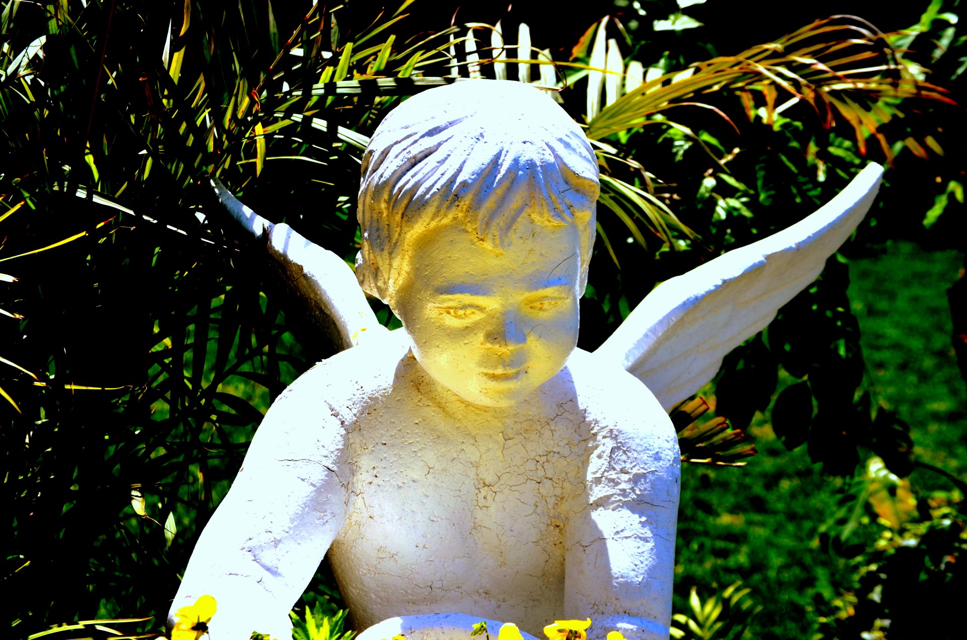 angel garden statute free photo