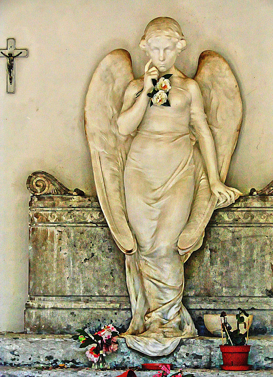 angel statue concrete free photo