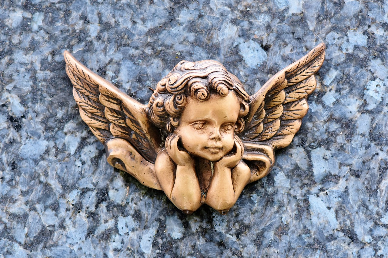 angel angel figure tomb figure free photo