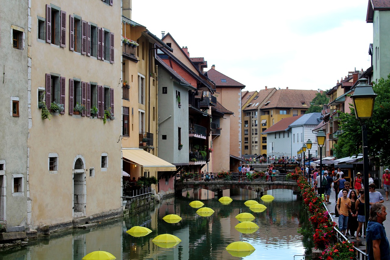 annecy france channel free photo
