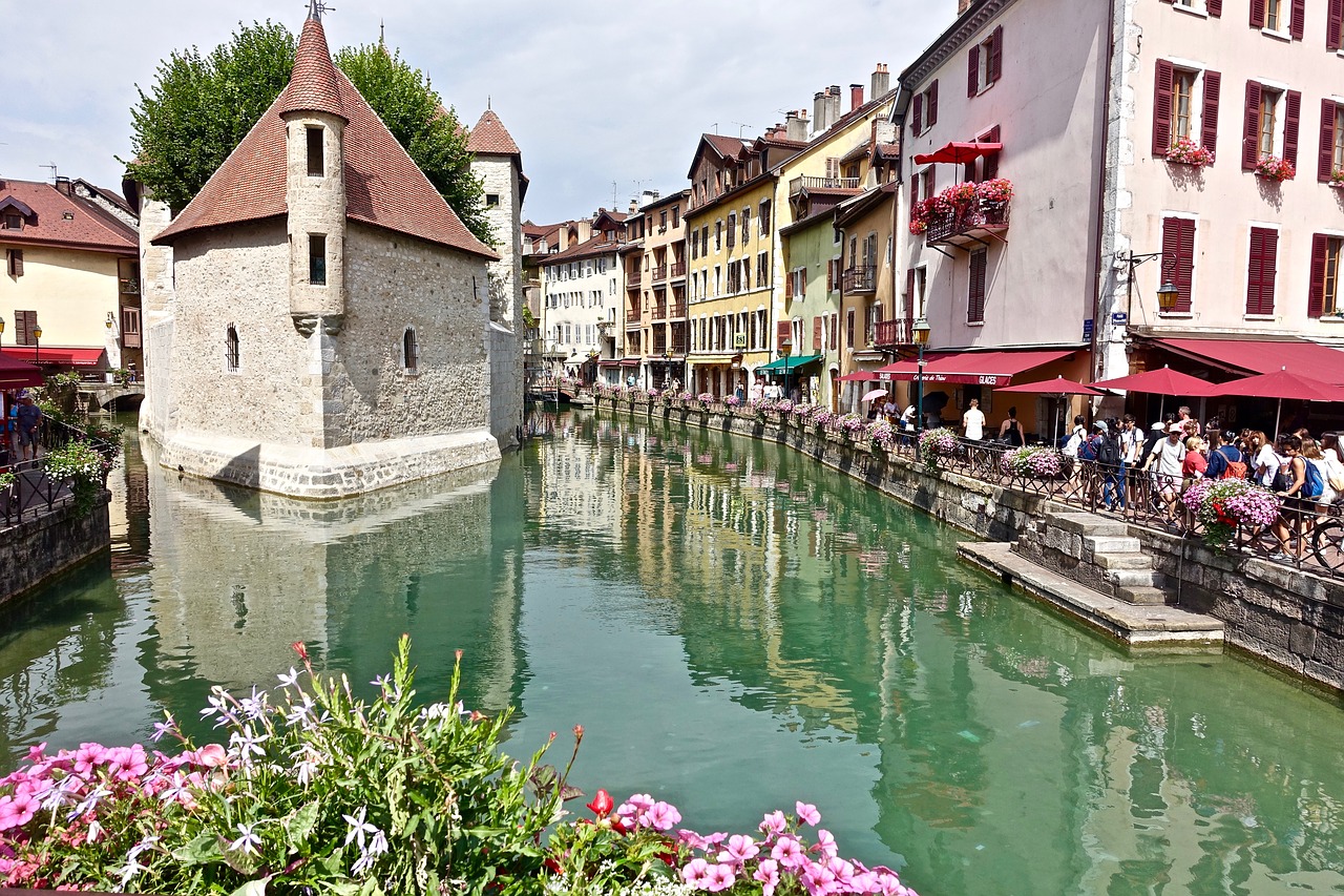 annecy  architecture  canal free photo