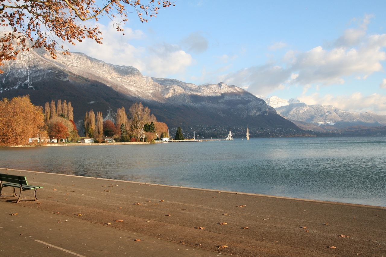 annecy lake annecy water's edge free photo