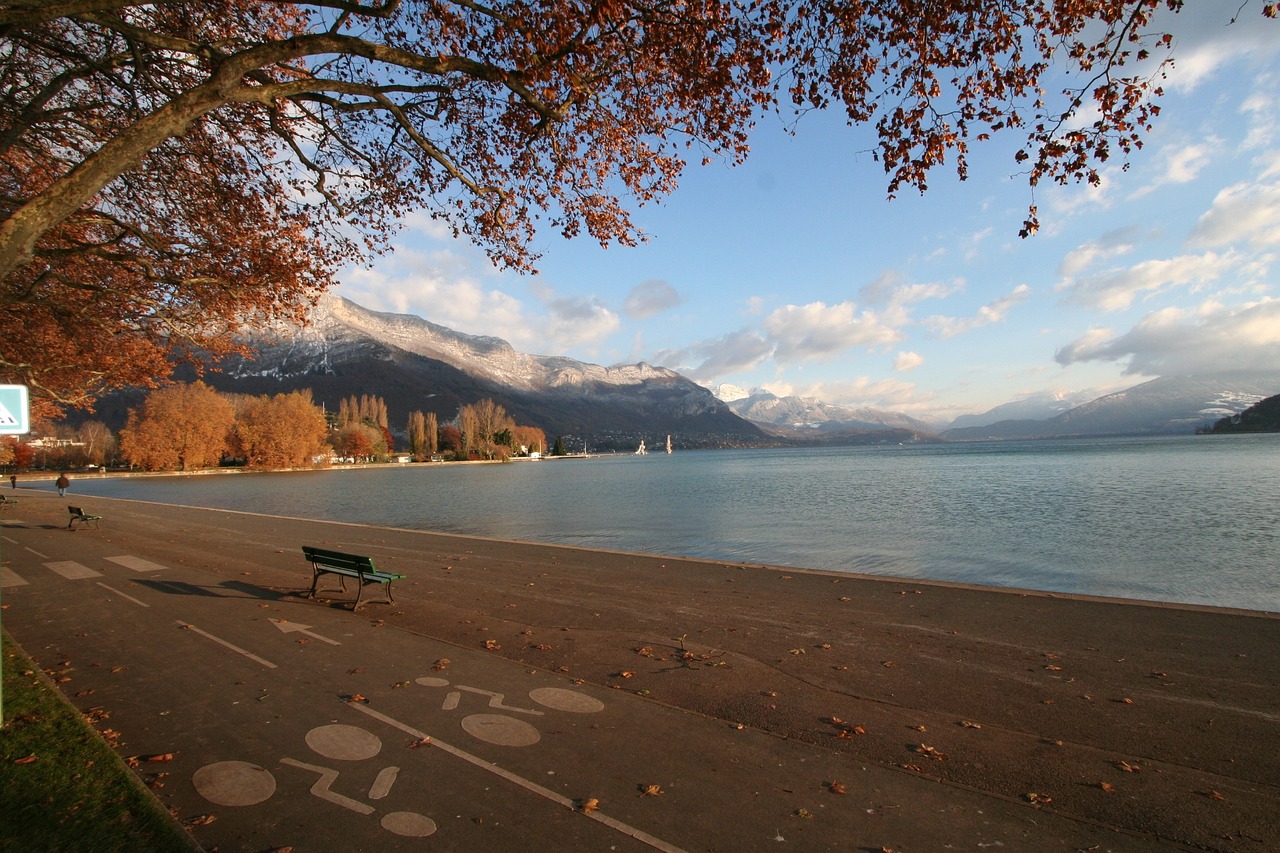 annecy lake annecy water's edge free photo