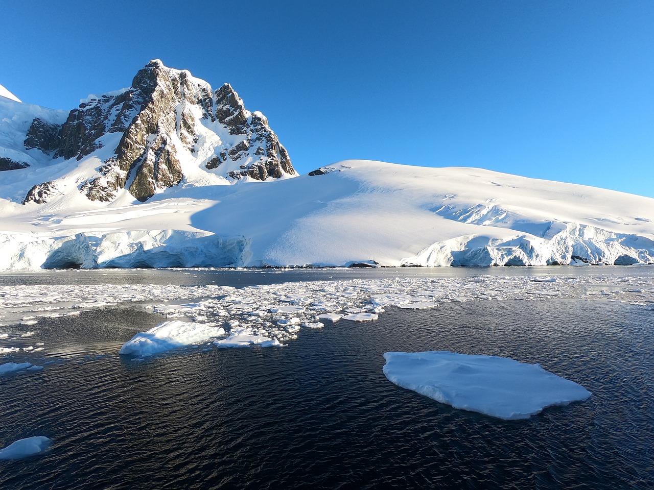 antarctica  mountain  snow free photo