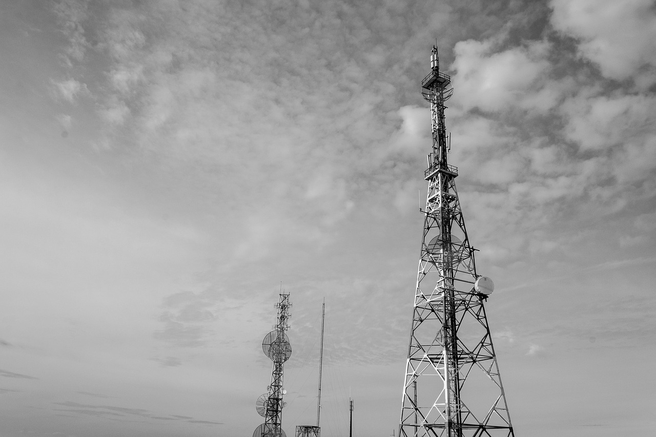 antennas  sky  telecommunications free photo