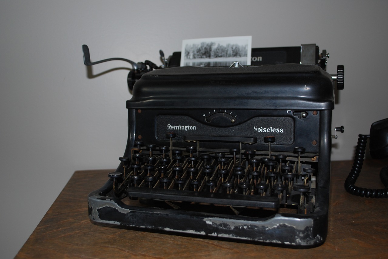 antiques vintage typewriter machine free photo