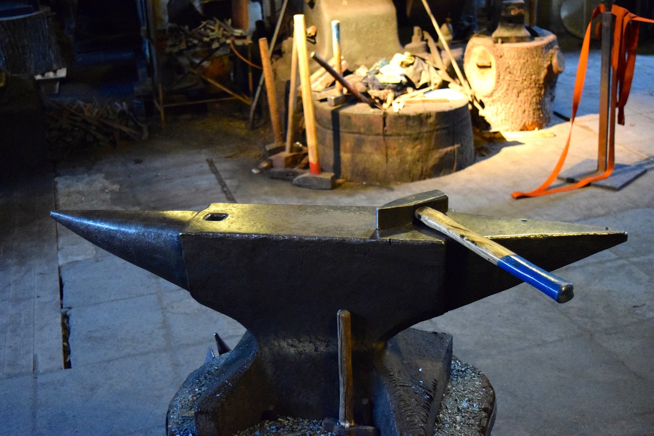 anvil hammer forge free photo