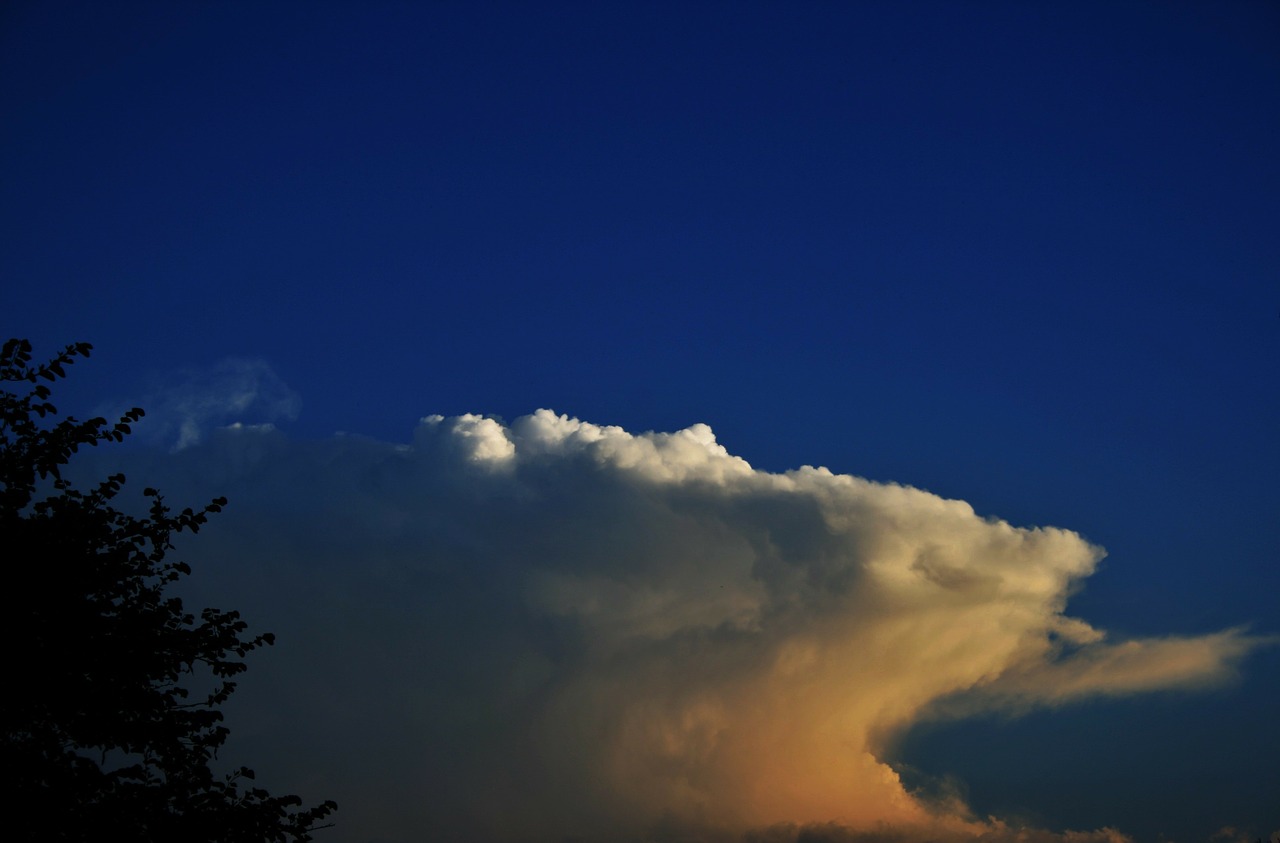 anvil cloud cloud flat free photo