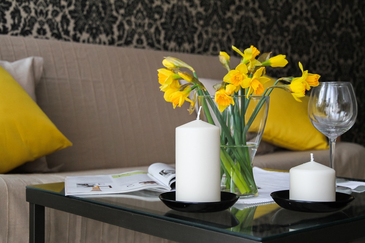 apartment flowers daffodils free photo