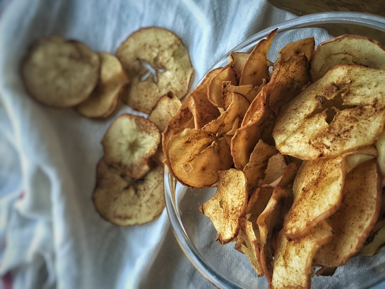 apple chips cinnamon free photo