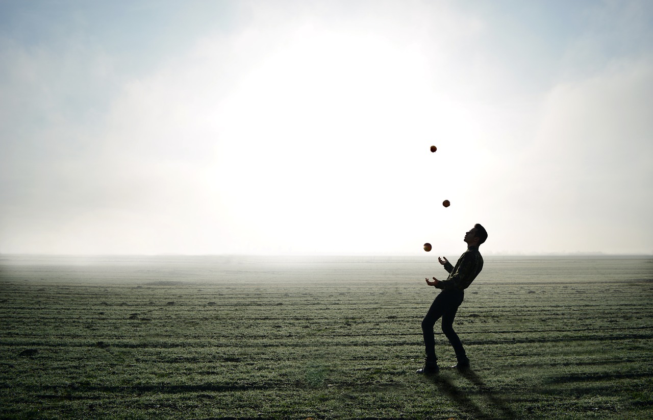 juggler trick apple free photo