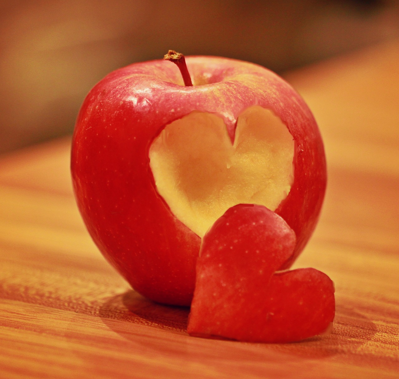 apple fruit heart free photo