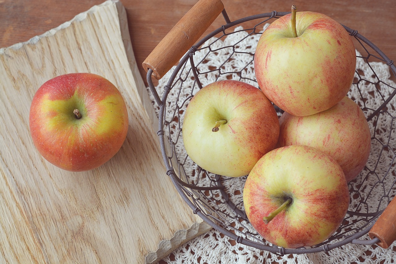 apple cutting board basket free photo