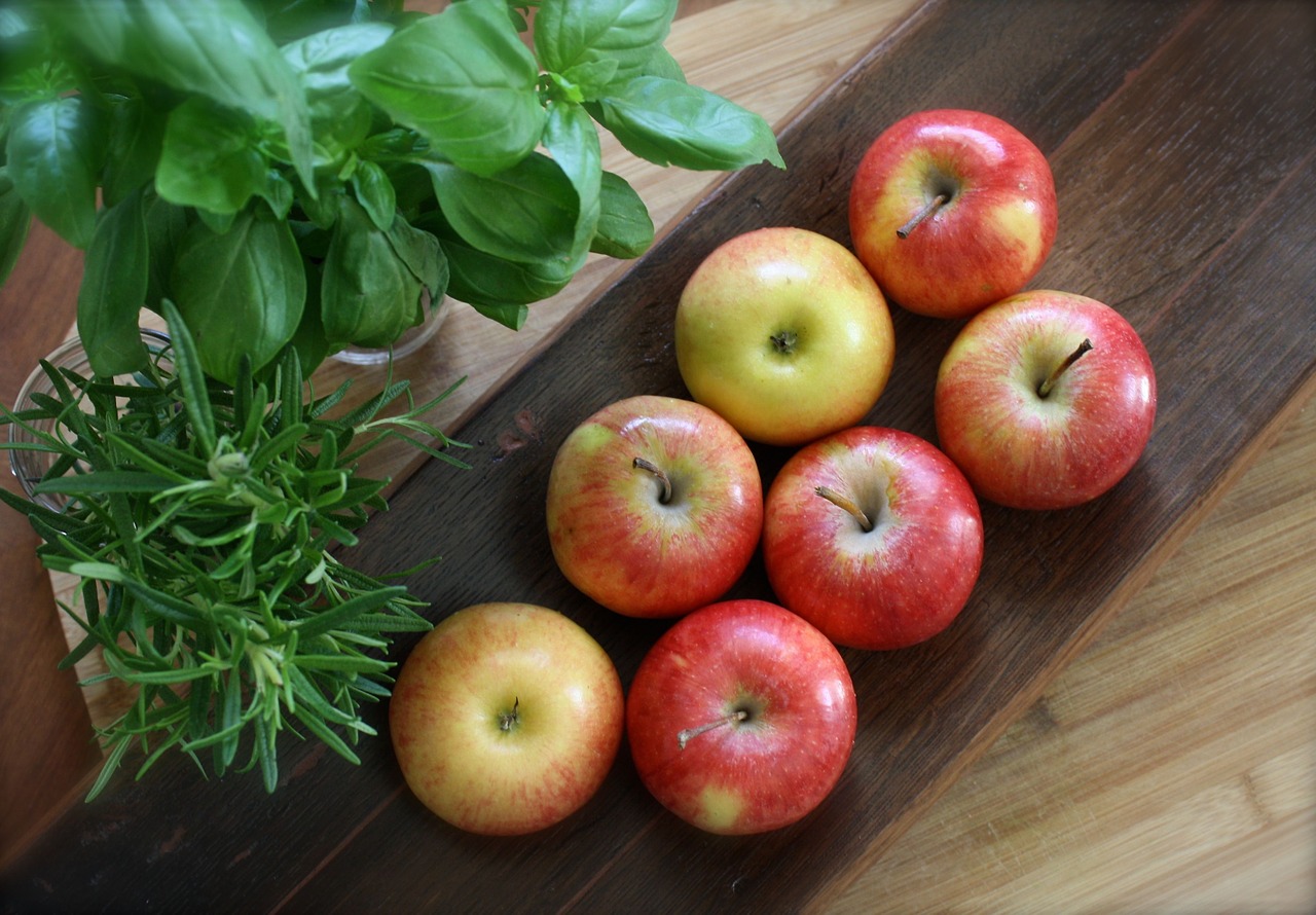 apple tray freshness free photo