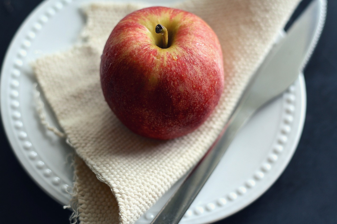 apple fruit red free photo