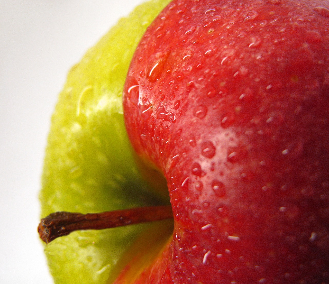 apple green or red fresh free photo