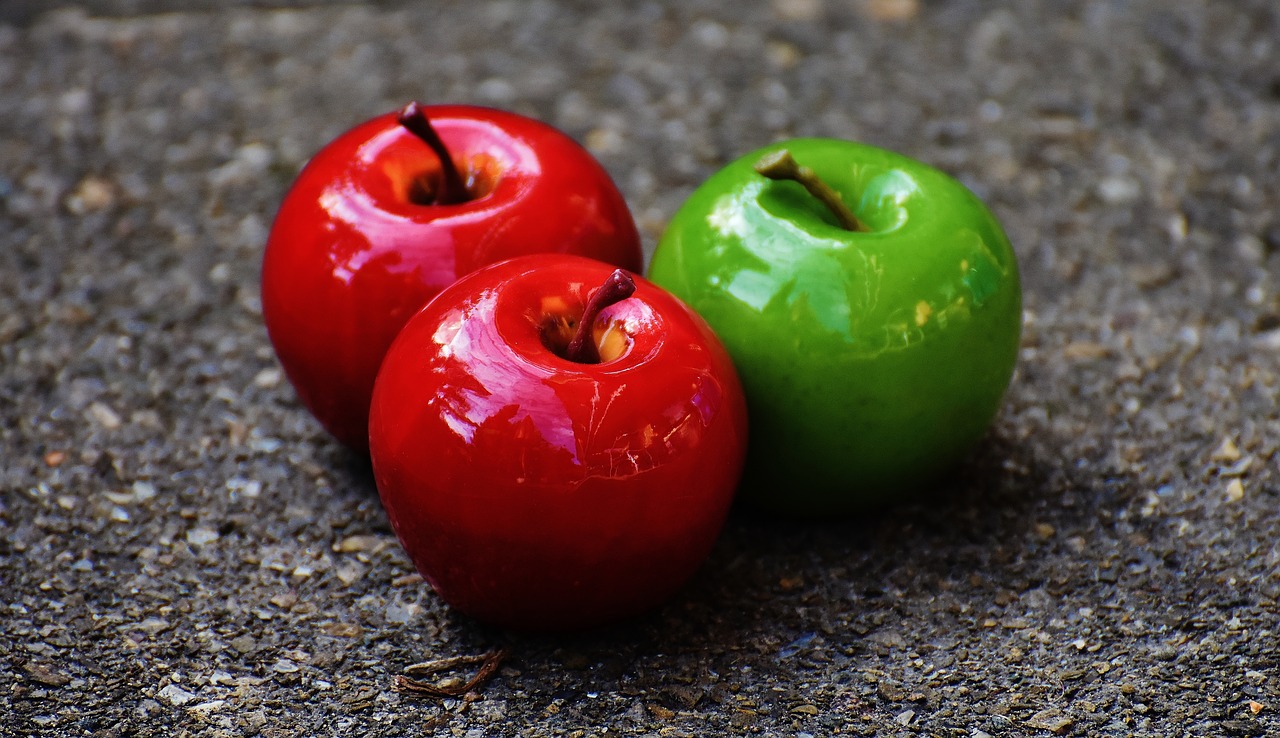 apple red green free photo