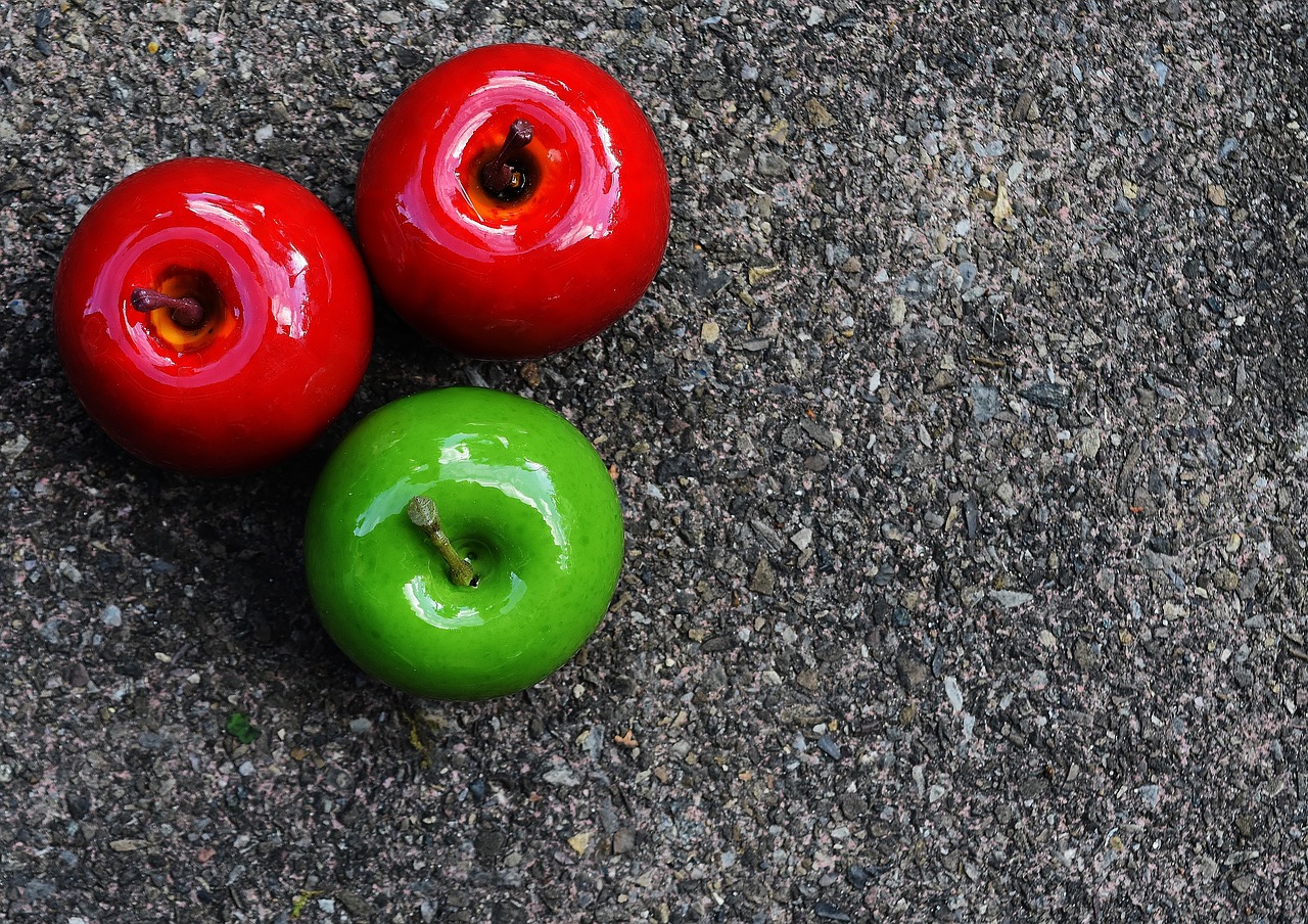 apple red green free photo