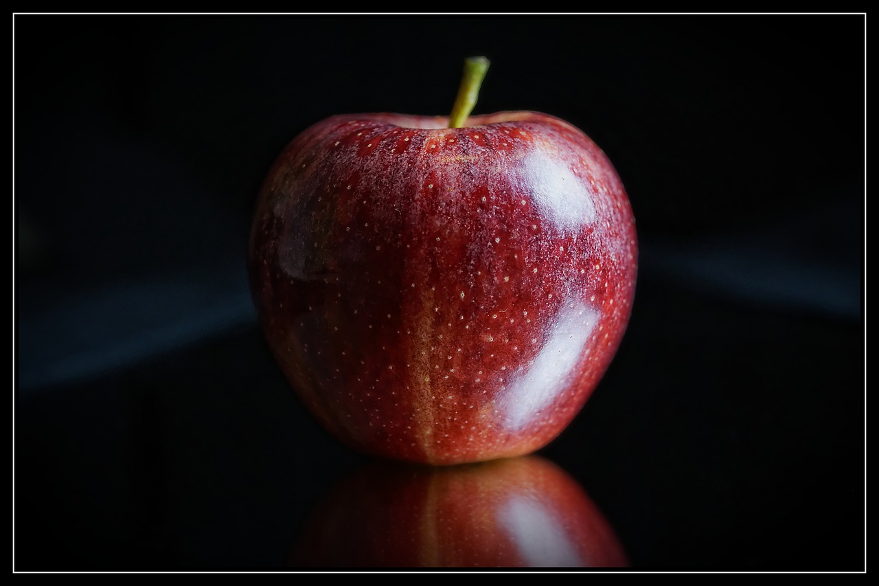 apple fruit farmers local market free photo