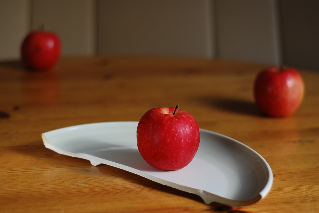 apple fruit plate free photo