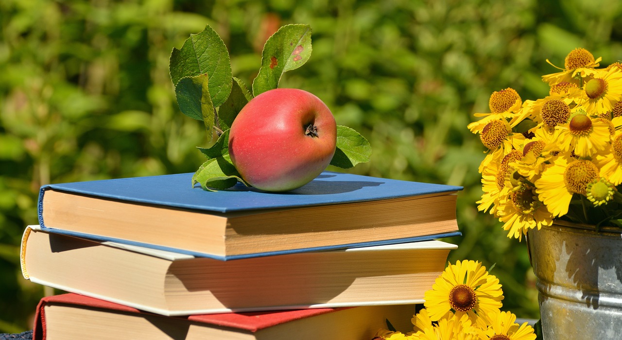 apple books garden free photo
