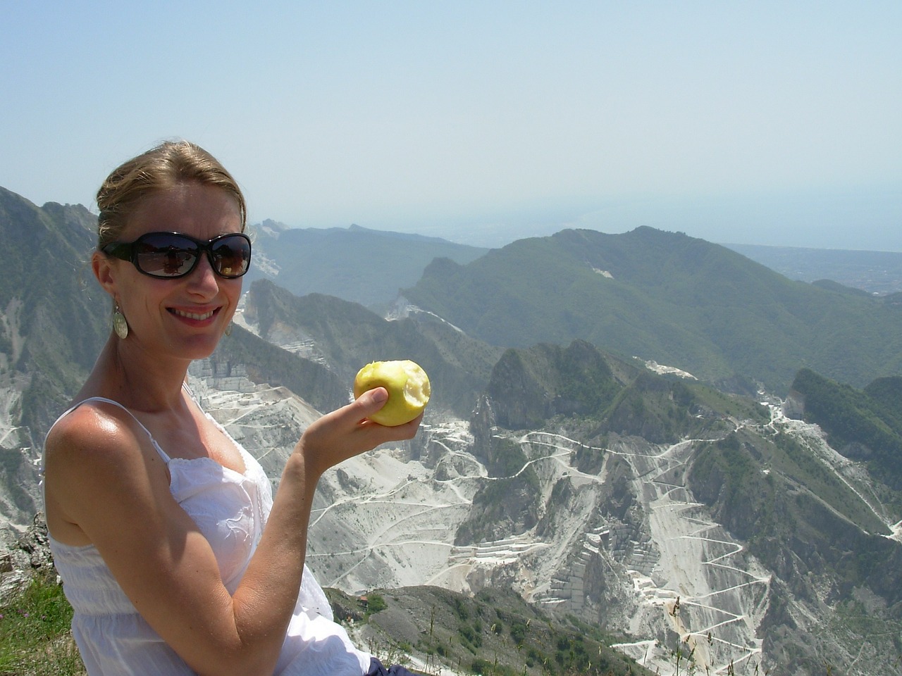 apple woman marble free photo