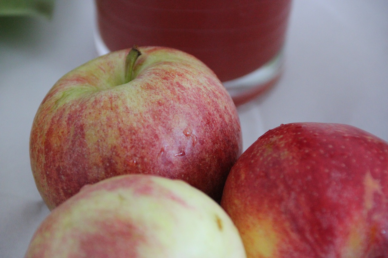 apple fresh fruit free photo