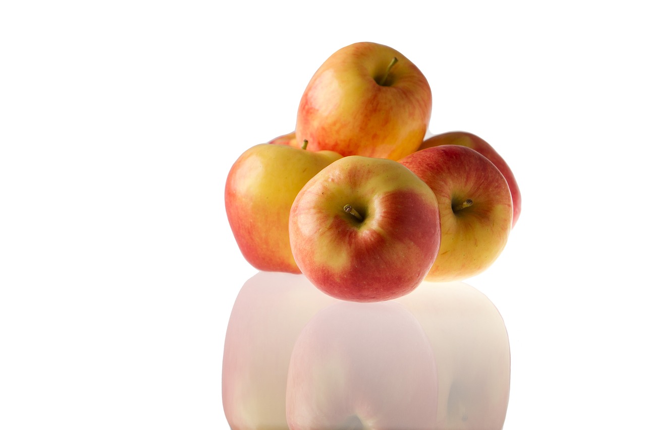 apple fruits fresh free photo