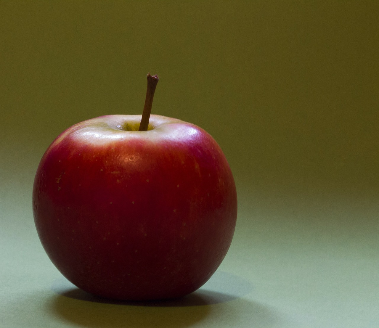 apple red fruit free photo