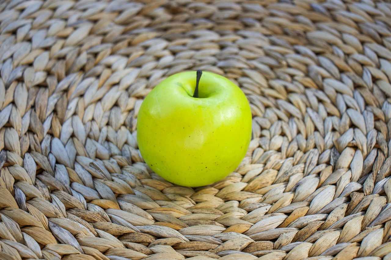 apple  apples  fruits free photo