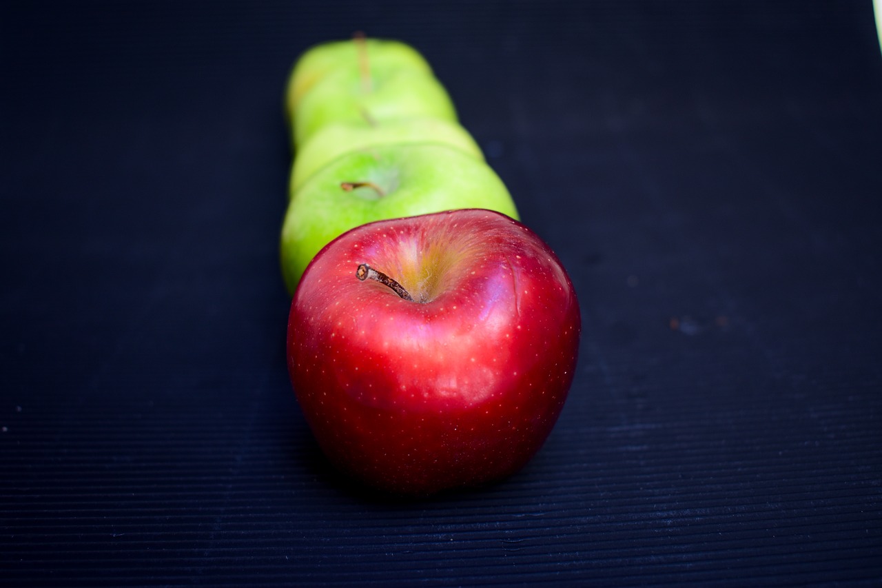 apple  healthy  delicious free photo