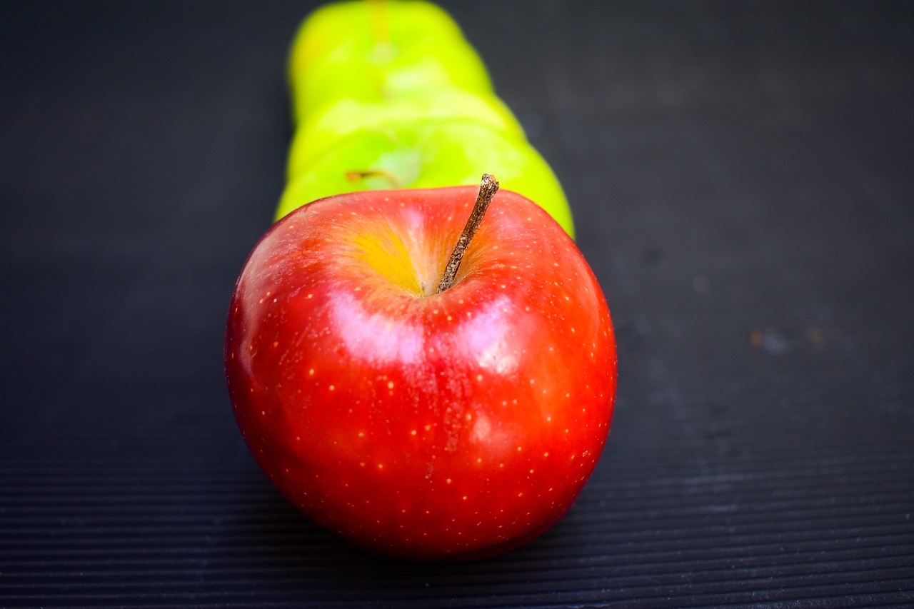 apple  healthy  delicious free photo